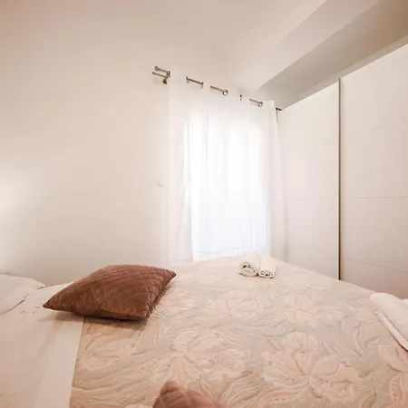 Puntamika De Rosa - Ground Floor 公寓 扎达尔