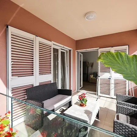 Puntamika De Rosa - Ground Floor 扎达尔