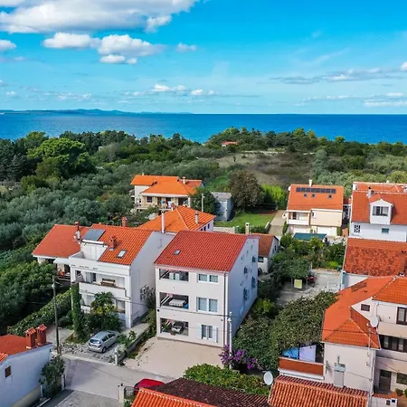 Puntamika De Rosa - Ground Floor Apartmán Zadar